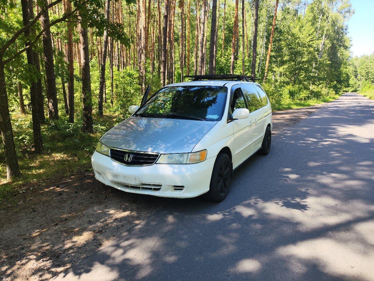Honda Odyssey modified with aftermarket wheels and suspension upgrade